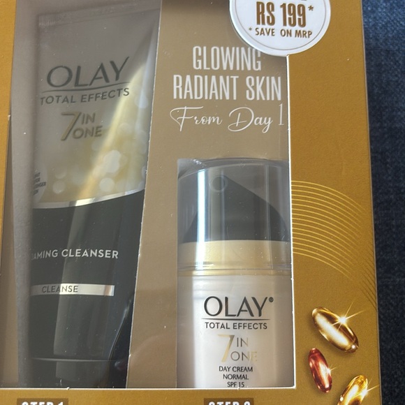 OLAY Total Effects Foaming Cleanser and 7-in-1 Day Cream wSPF 15 Beauty Set BNIB - Picture 2 of 11